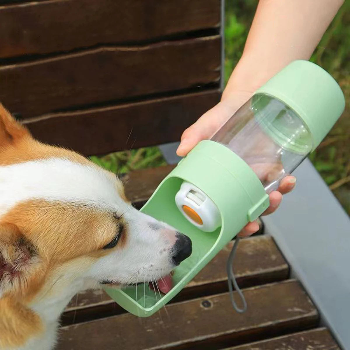 Hunde Trinkflasche mit Futterfach - 2 in 1 für unterwegs